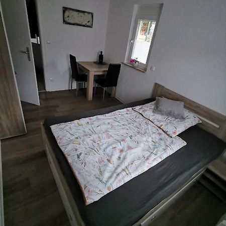Privates Zimmer In Ruhiger Lage Heidenheim-Steinheim Am Albuch Steinheim am Albuch Exterior foto