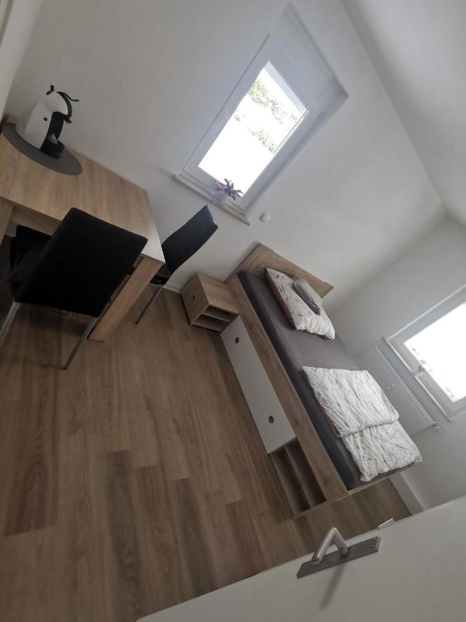 Privates Zimmer In Ruhiger Lage Heidenheim-Steinheim Am Albuch Steinheim am Albuch Exterior foto